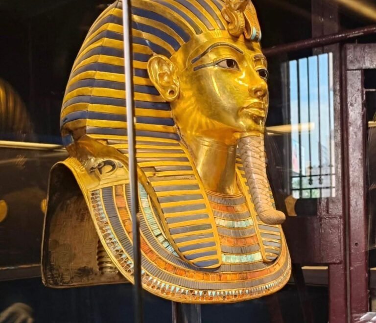 🏛️ رحلة المتحف المصري الكبير.. حيث يهمس التاريخ بعظمة الفراعنة