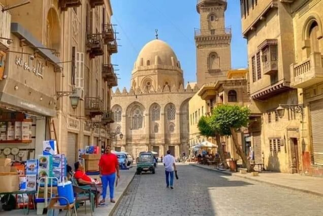 شارع المعز وخان الخليلى