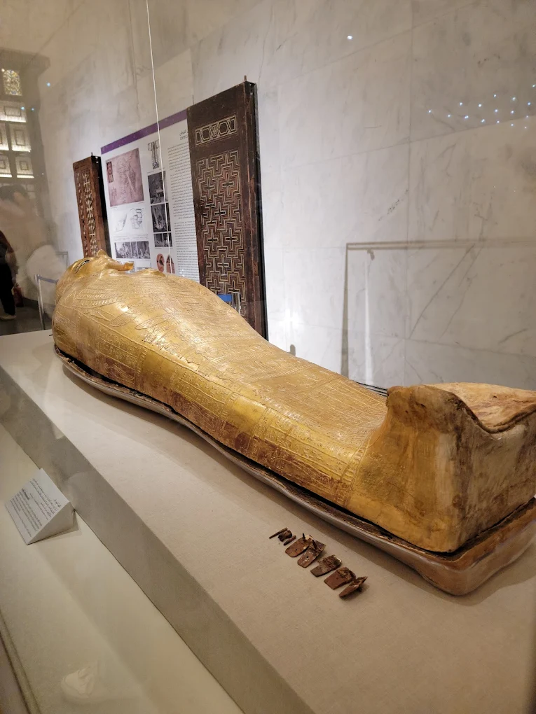 متحف الحضارة . تابوت من الدهب